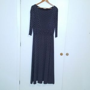 Beautiful and Flattering Dress. Size: 14